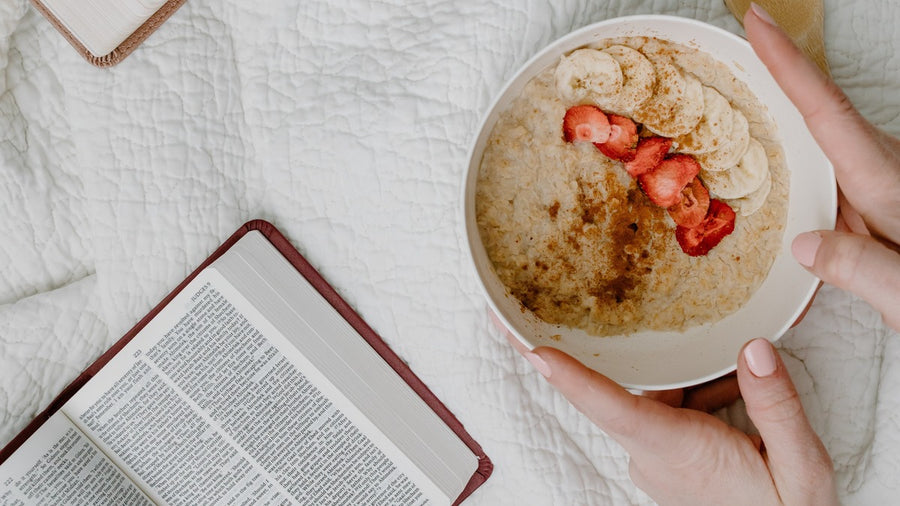 7 Healthy & Non-Boring Oatmeal Recipes to Try this Winter